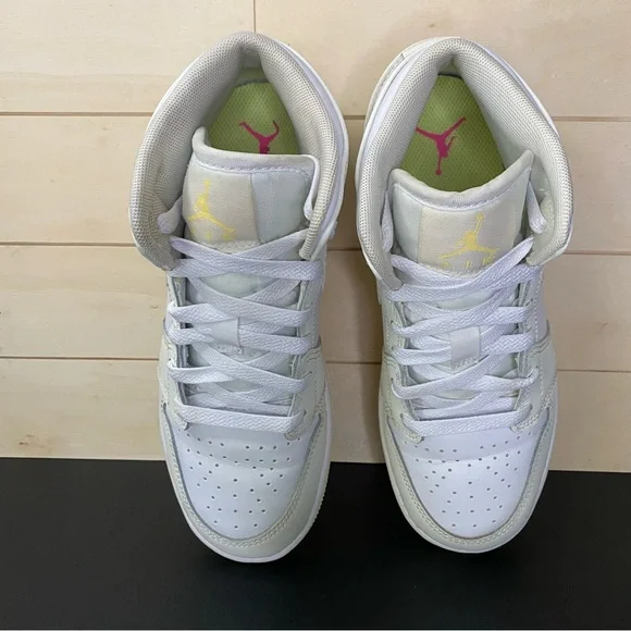 Air Jordan 1 Mid Sail Light Laser Orange Kid's Youth Size 4Y Shoes FD8780-181 - Picture 8 of 11